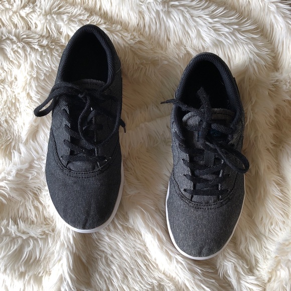 Boys Heather Gray Nike Sneaker Shoes Size 2 - Picture 3 of 5